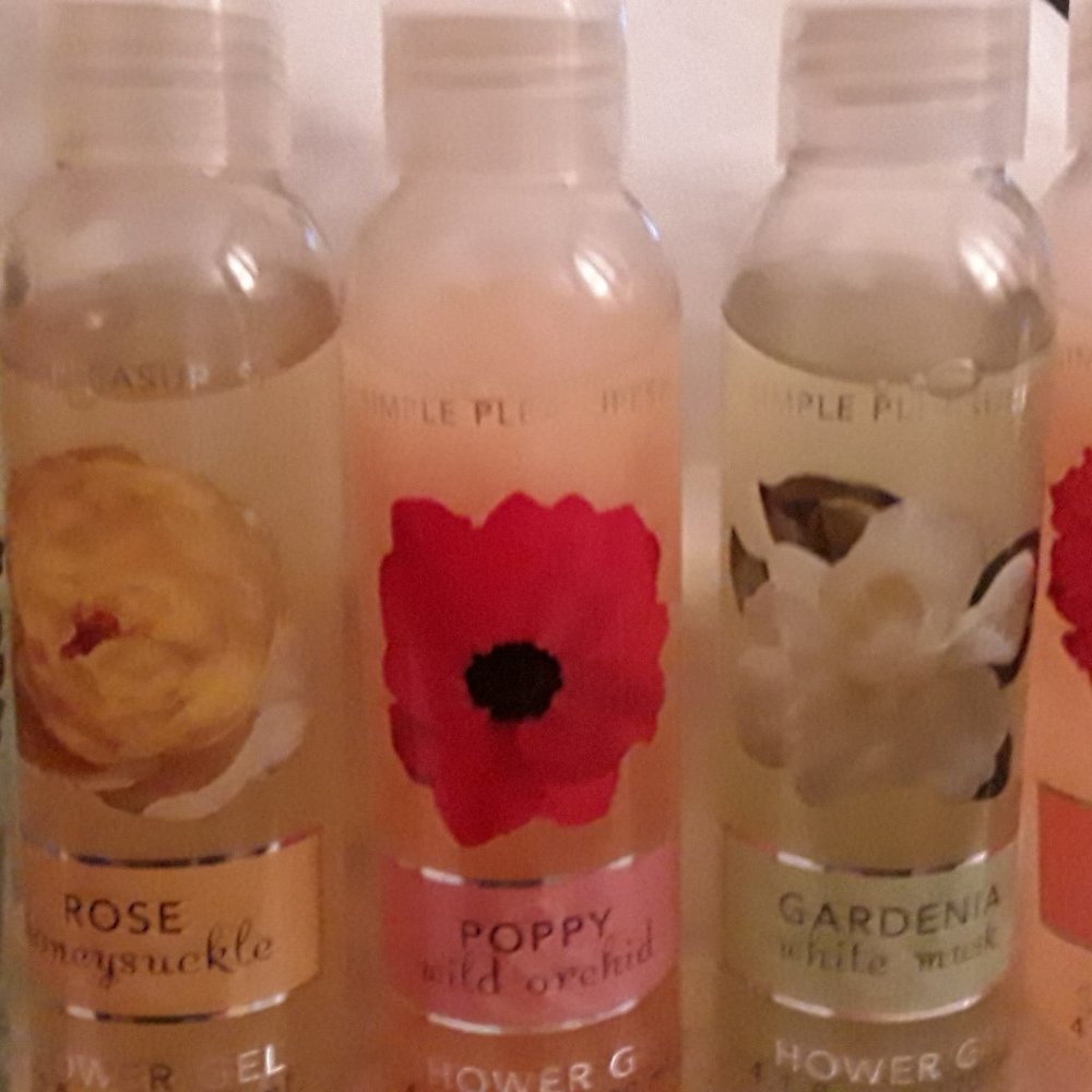 7 Floral Bath & Shower Gels